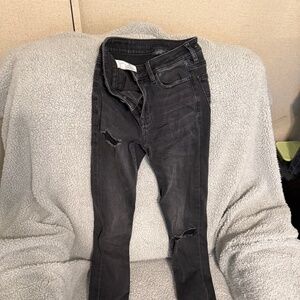 American Eagle Skinny Jeans size 2-Long Distressed Black